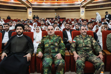 La celebración del matrimonio de 160 parejas de la Fuerza Terrestre del Ejército de Irán