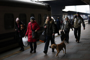 Los residentes de Kiev se refugian en las estaciones de metro