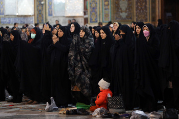 L'ambiance du sanctuaire de l'Imam Reza (P) à la veille de l’anniversaire de la bienheureuse naissance du très vénéré Imam Ali (P)