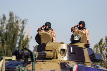 Le défilé des forces armées iraniennes à l’occasion de la Semaine sacrée de la défense