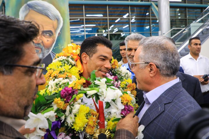 استقبال از «سعید افروز» دارنده مدال طلای رشته پرتاب نیزه در پارالمپیک