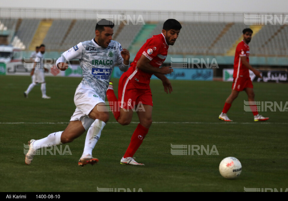 دیدار تیم های فوتبال پرسپولیس تهران و آلومینیوم اراک