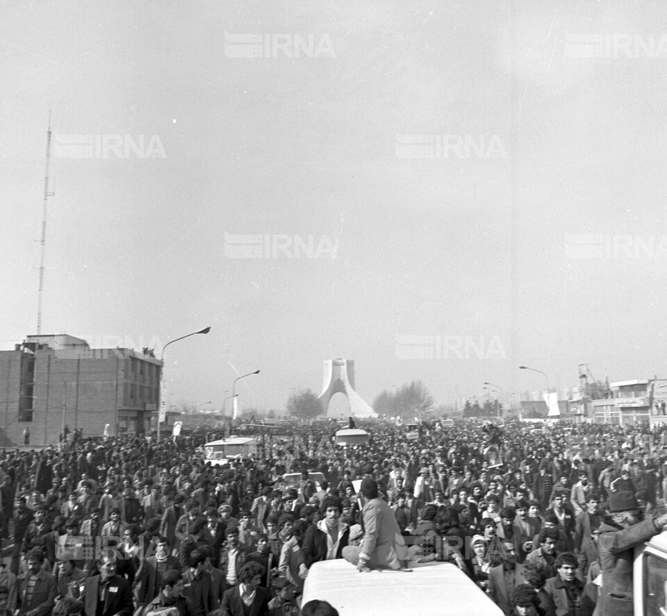 استقبال مردم از امام خمینی رهبر انقلاب و بنیانگذار جمهوری اسلامی