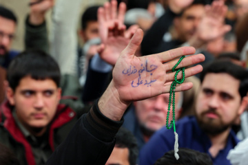 دیدار هزاران نفر از اقشار مختلف مردم درباره تحولات منطقه با رهبر انقلاب