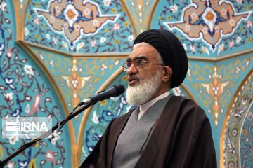 امام جمعه قم: فعالیت های هوافضای ایران برای کشور سودمند است