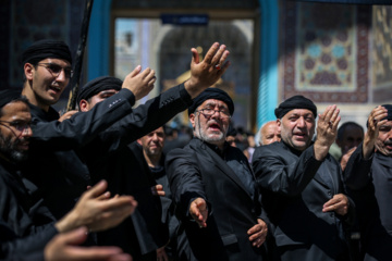 Mar de fieles llora en Mashad el martirio del octavo Imam de los chiíes