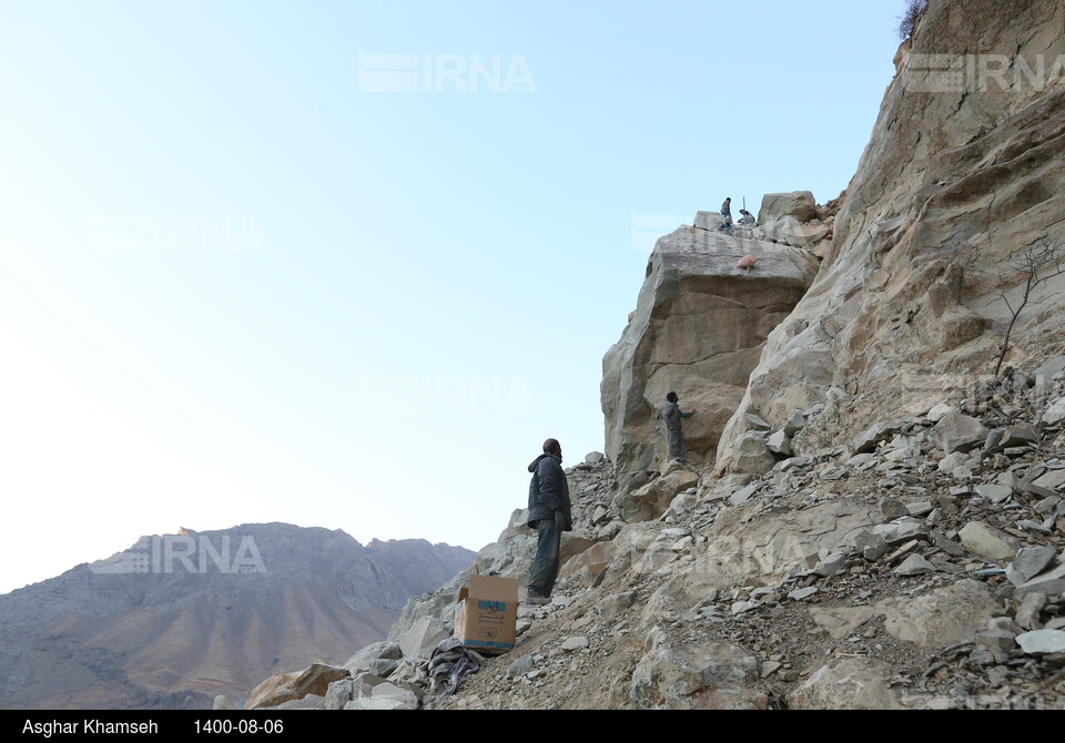 انفجار صخره ۵۰۰۰ تُنی در آزادراه تهران-شمال