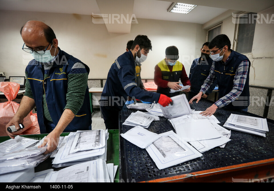 رونمایی از دستگاه پستی هوشمند تولید داخلی در نمایشگاه مجازی کتاب