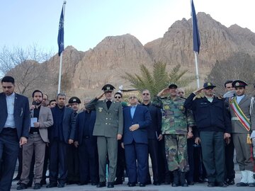 وزیر دفاع به مقام شامخ سپهبد شهید سلیمانی ادای احترام کرد 