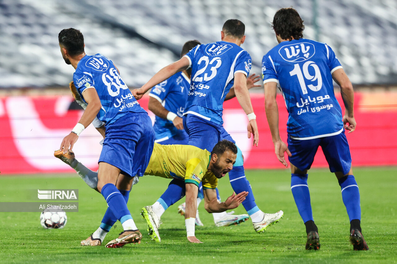 لیگ برتر فوتبال- استقلال و نفت آبادان