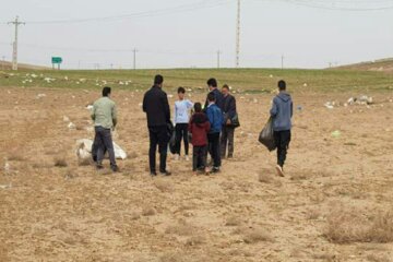 حاشیه روستای «گل‌سليمان آباد» میاندوآب در آستانه روز طبیعت پاکسازی شد