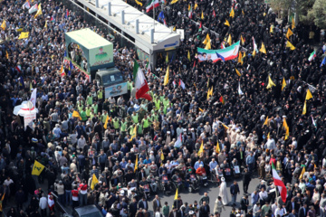 Ceremonia fúnebre en Mashhad por el general Nilforushan