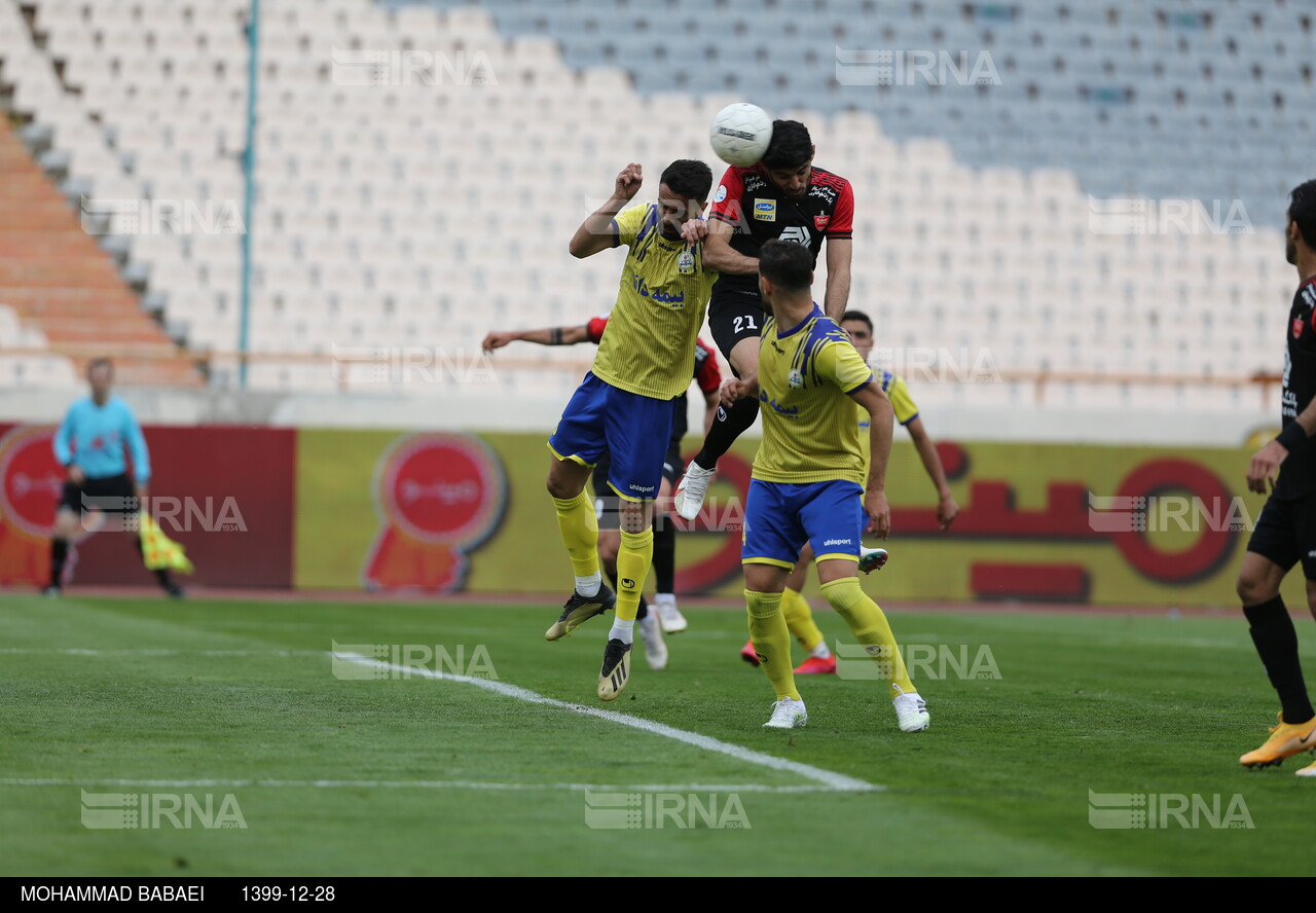 دیدار تیم های فوتبال پرسپولیس و نفت مسجد سلیمان