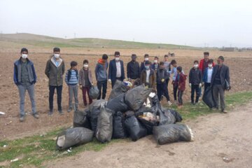 حاشیه روستای گل‌سلیمان آباد میاندوآب در آستانه روز طبیعت پاکسازی شد