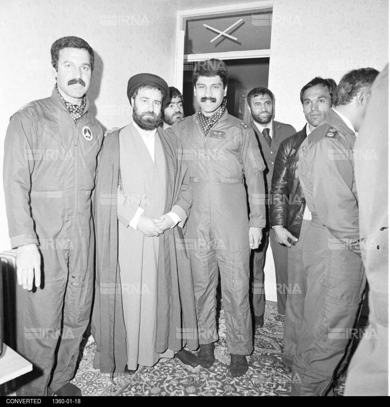 ملاقات خلبانها و کادر فنی نیروی هوائی با امام خمینی