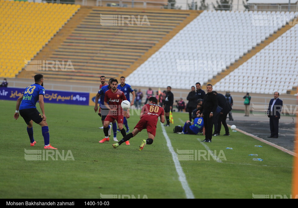 دیدار تیم های فوتبال پدیده مشهد و استقلال تهران