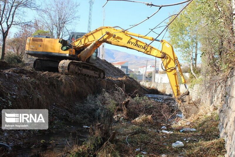 بخشی از بستر رودخانه‌ها در غرب خراسان رضوی لایروبی شد