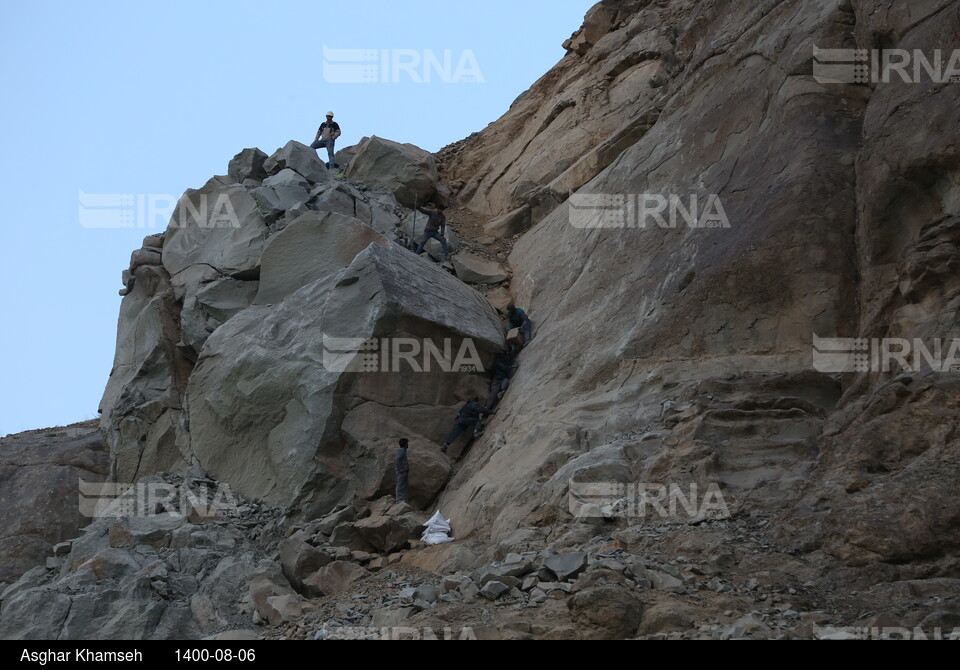 انفجار صخره ۵۰۰۰ تُنی در آزادراه تهران-شمال