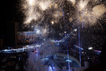 Téhéran-Rue Valiasr: feu d’artifice pour la Mi-Sha'ban