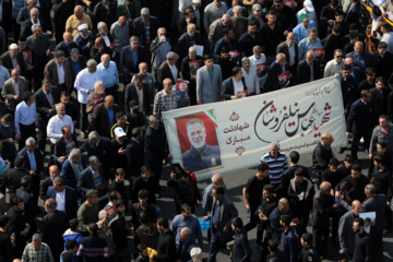 Ceremonia fúnebre en Mashhad por el general Nilforushan