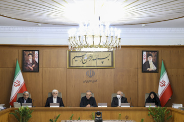 Iran’s new cabinet holds first session