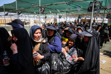 Foreign Pilgrims of Arbaeen at the Iran-Iraq Border