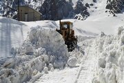 عملیات بازگشایی گردنه تته در محور مریوان - پاوه آغاز شد