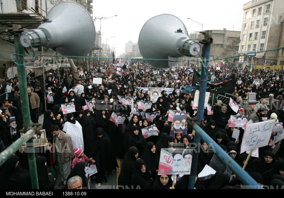 راهپیمایی مردم تهران در اعتراض به هتک حرمت روز عاشورا