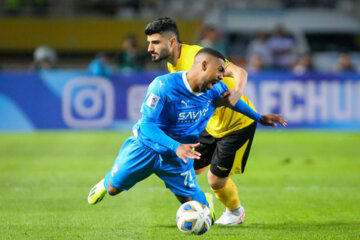 Football match between Sepahan and Al-Hilal