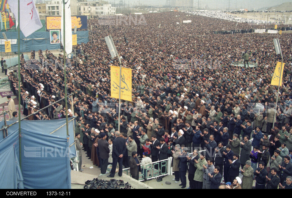 نماز عید فطر به امامت حضرت آیت الله سید علی خامنه ای رهبر معظم انقلاب