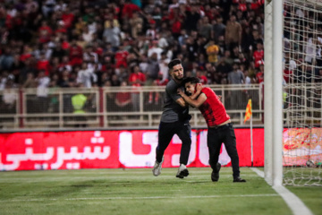 لیگ برتر فوتبال- تراکتور و پرسپولیس