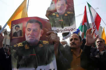 Ceremonia fúnebre en Mashhad por el general Nilforushan