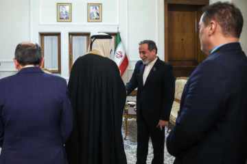 Rencontre entre le ministre conseiller aux A.E. du Qatar, Mohammed bin Abdulaziz Al-Khulaifi, avec le Chef de la diplomatie iranienne, Abbas Araghchi, le mercredi 8 janvier 2025 à Téhéran