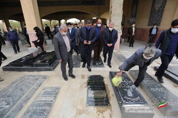 وزیر فرهنگ و ارشاد اسلامی به مقام شامخ شهدای کبودراهنگ ادای احترام کرد