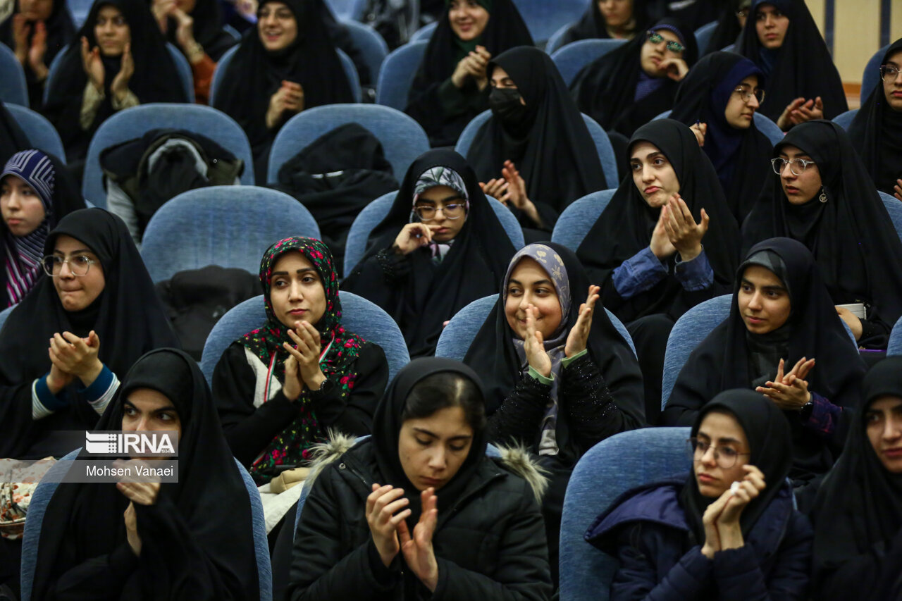 آمار دانش‌آموختگان ۱۴۰۱؛ ۴۸ درصد زنان، علوم انسانی و کارشناسی‌ها در صدر