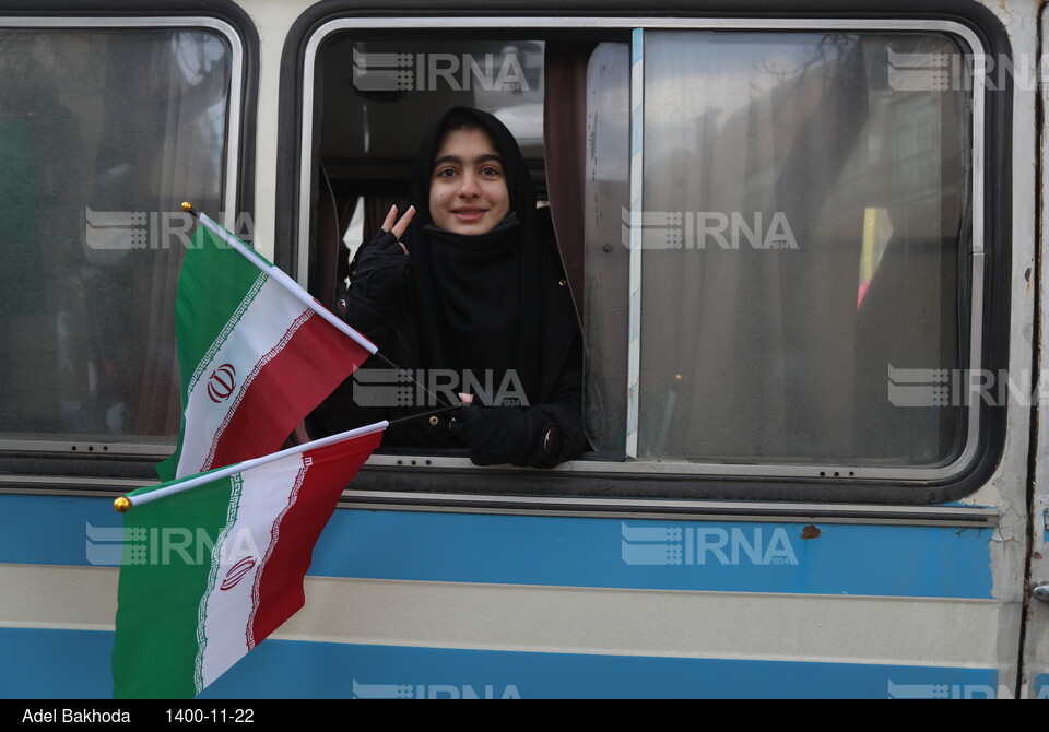 حضور دهه نودی‌ های همدان در جشن انقلاب