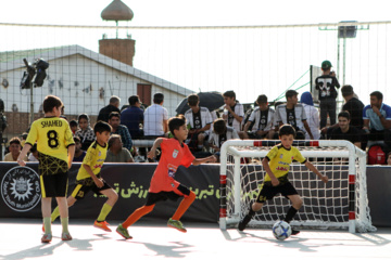 Competiciones callejeras de baloncesto y fútbol en Tabriz