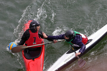 Liga Premier de Barco Dragón y Kayak Polo femenino