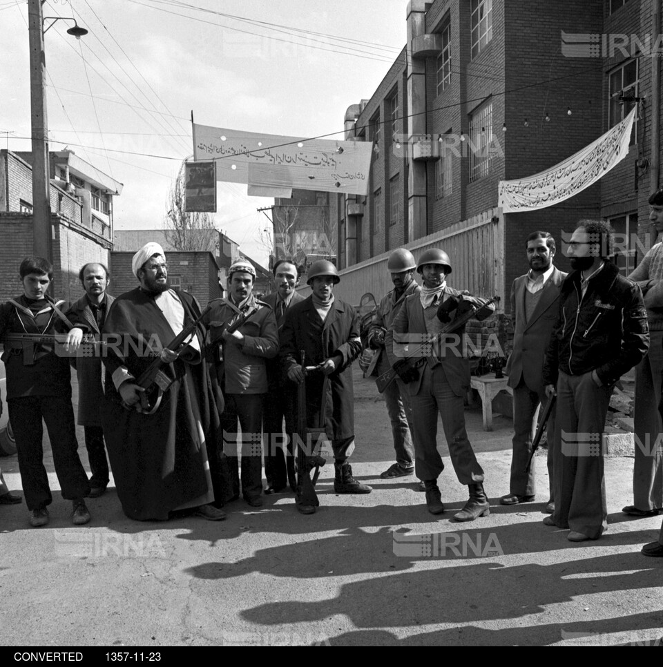 صحنه هایی از نخستین روزهای پیروزی انقلاب اسلامی