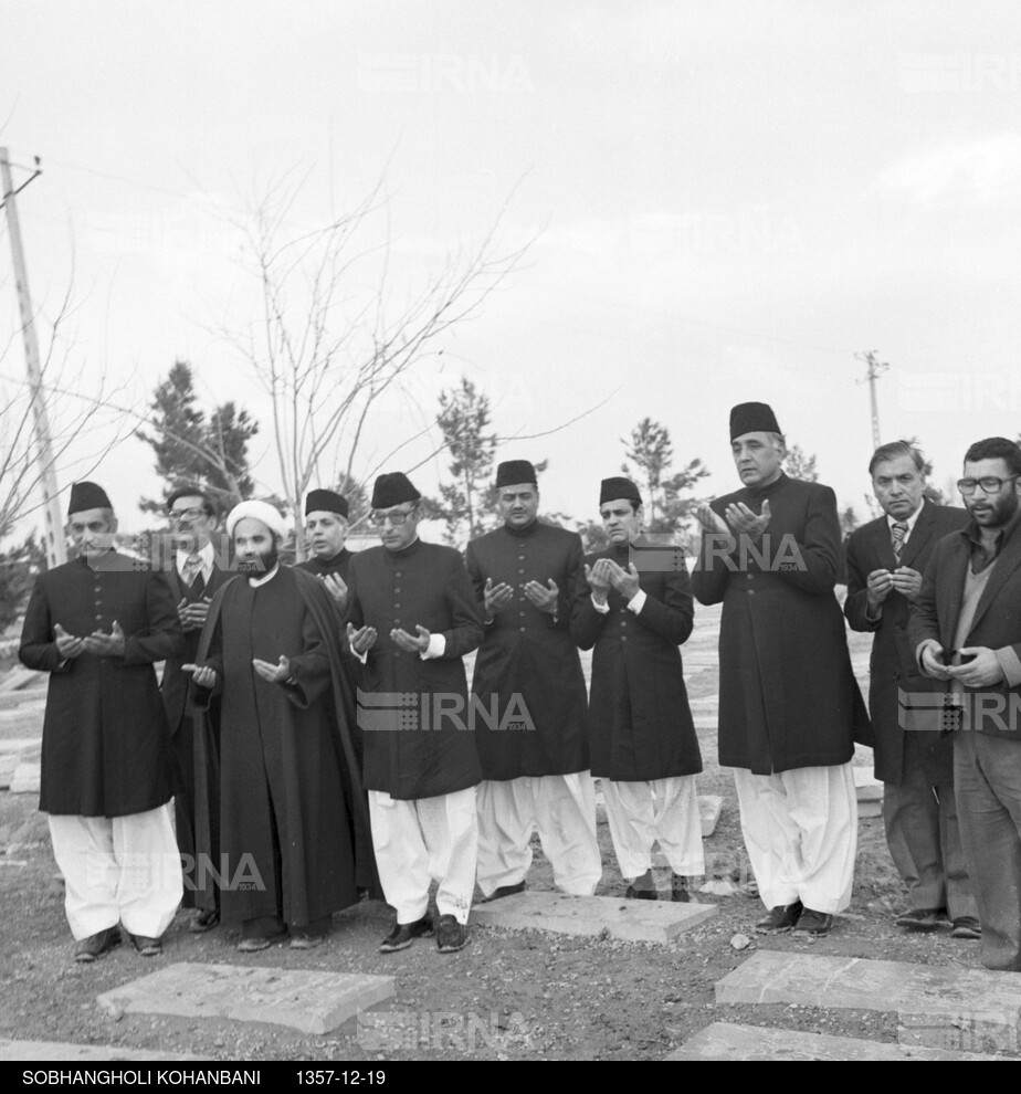 سفر وزیر امور خارجه پاکستان به ایران - ادای احترام به شهدا