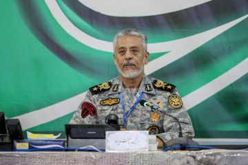 La phase principale de l'exercice militaire conjoint Zulfiqar 1403 a commencé ce samedi matin (22 février 2025) avec le code « Ô Allah, le Plus Grand », par le contre-amiral Habibollah Sayyari, le commandant des exercices. Photo : Mohammad Mahdi Pour-Arab-IRNA