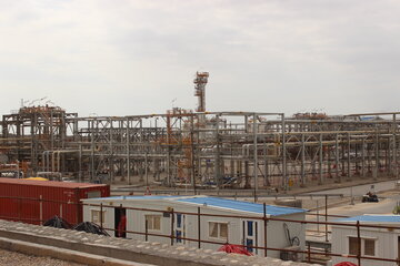آیین افتتاح و توسعه میدان نفتی آذر