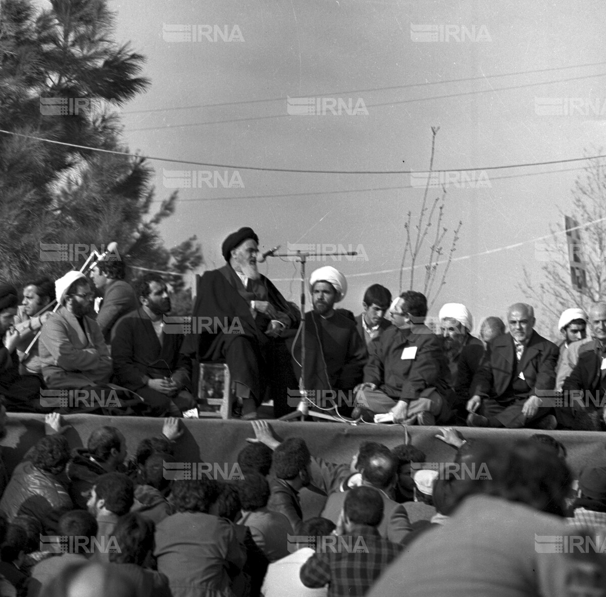 ورود امام خمینی به ایران و سخنرانی در بهشت زهرا