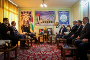 Iran acting FM visits Hamas office