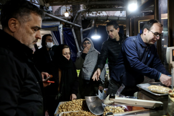 Compras para la noche de Yalda en Teherán