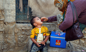 کودکان اتباع خارجی در البرز علیه فلج اطفال واکسینه می شوند