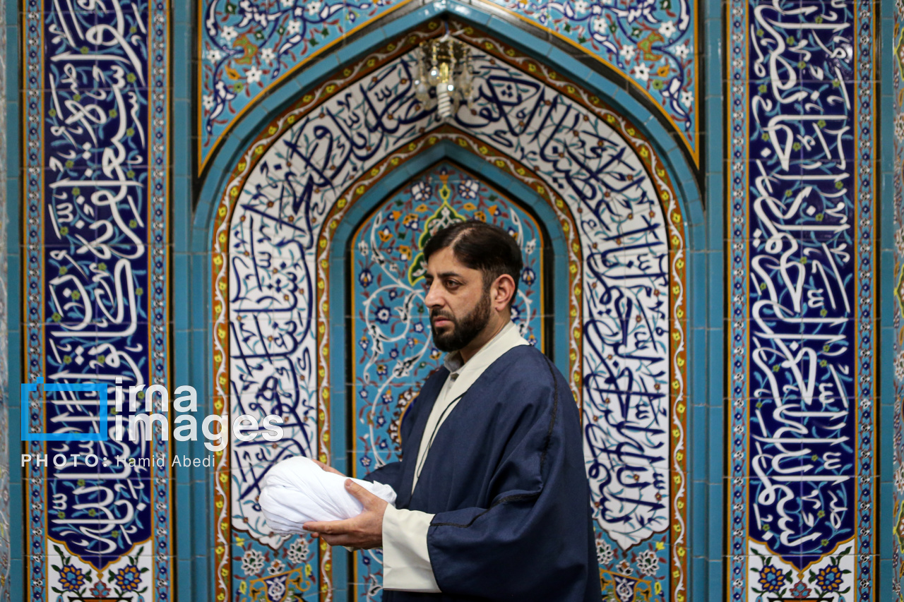 Iran : cérémonies de remise des turbans aux étudiants de l'école de théologie de Qom 