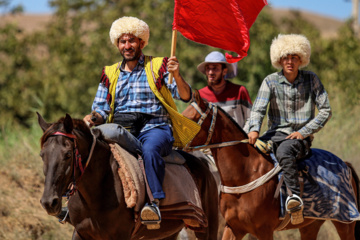 کاروان سوارکاران بجنورد در راه مشهد الرضا(ع)