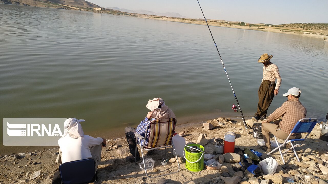 مسابقه ماهیگیری با قلاب در سقز برگزار شد