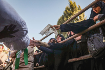 Iran : enterrement des corps de soldats martyrs inconnus à Yazd